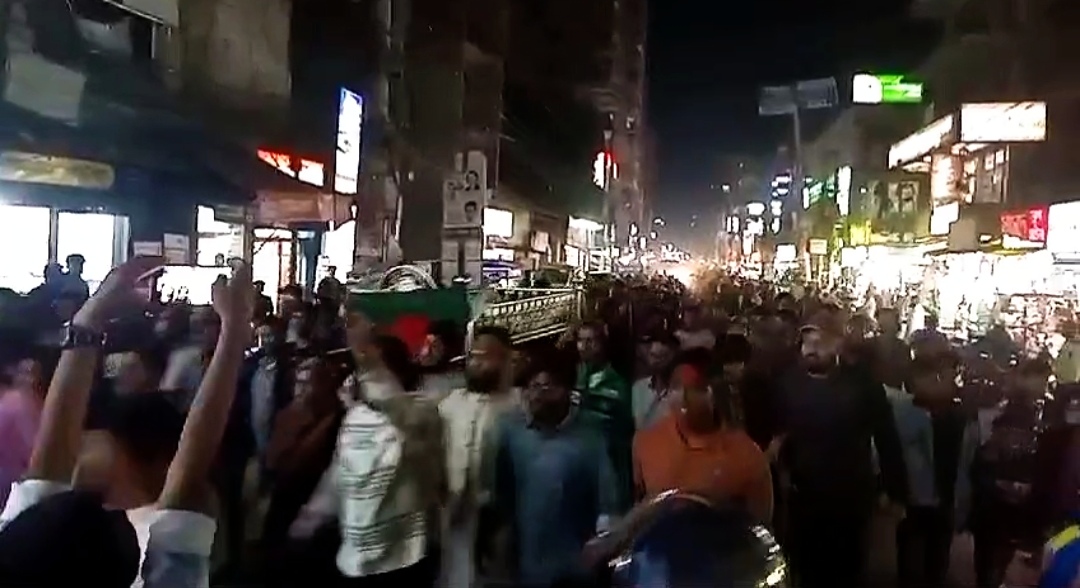 ফরিদপুরে আওয়ামীলীগকে নিষিদ্ধ ও বিচারের দাবিতে খাটিয়া মিছিল