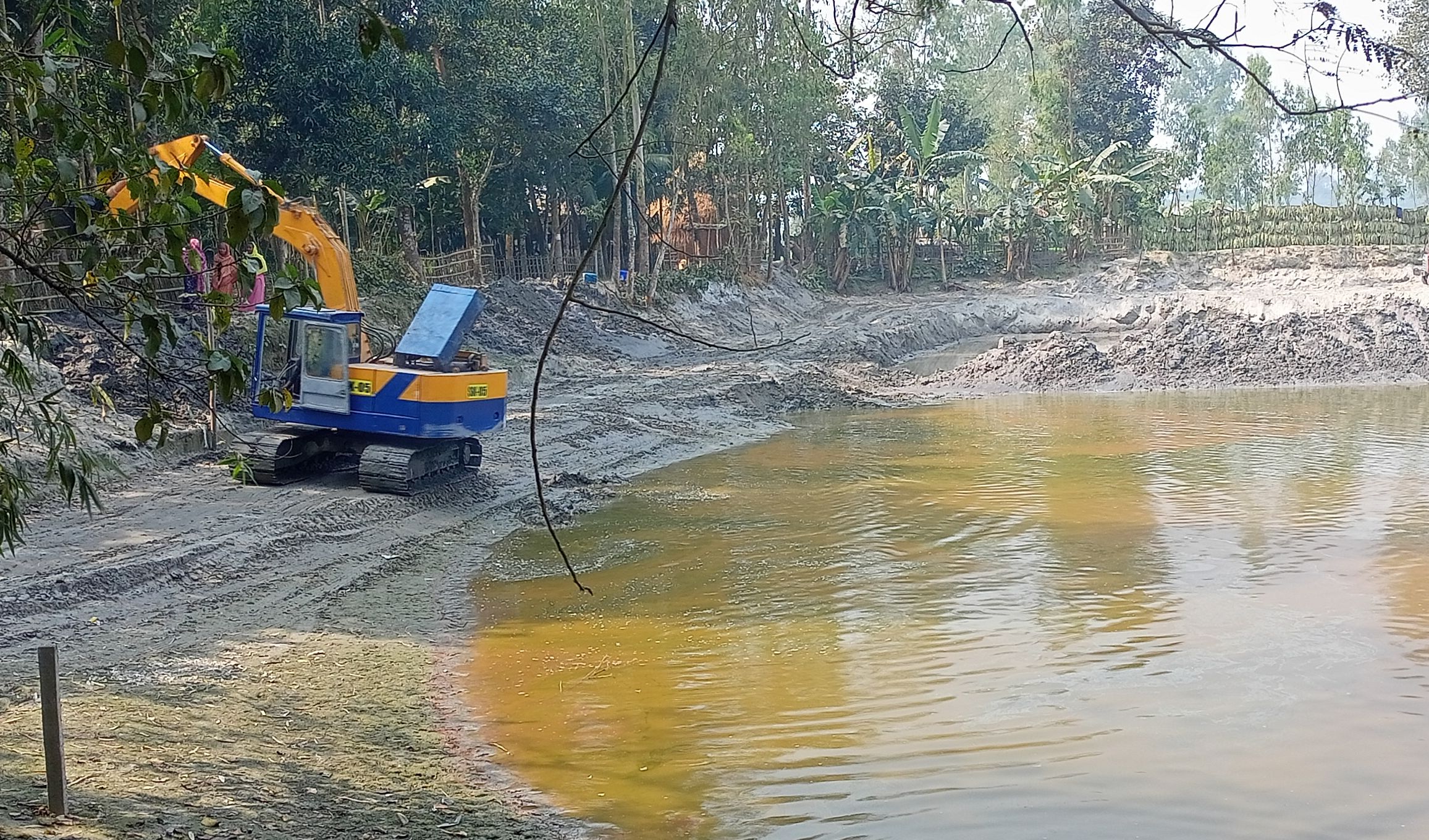 কিশোরগঞ্জে তহশিলদারের নাকের ডগায় চলছে বালু বিক্রির মহোৎসব