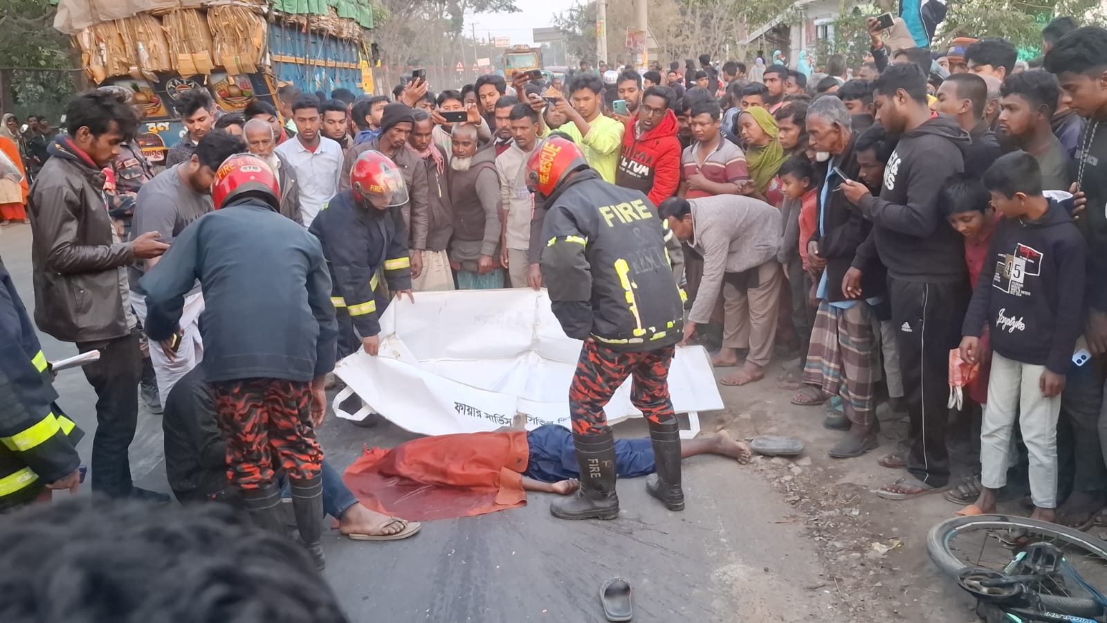 দিনাজপুরে সড়ক দুর্ঘটনায় নানী-নাতনীসহ তিনজন নিহত