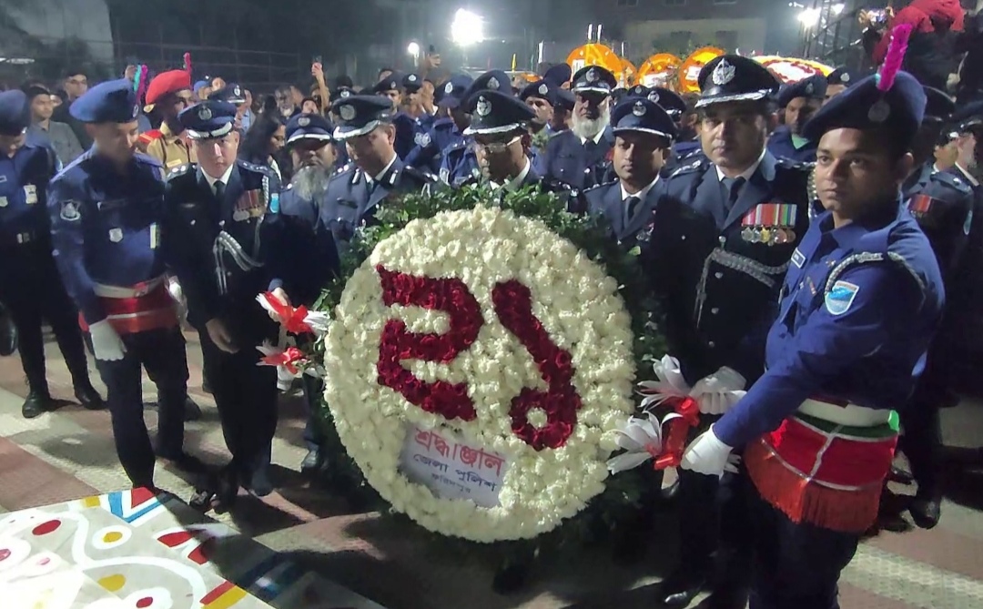 ফরিদপুরে ভাষা শহীদদের শ্রদ্ধাঞ্জলী জানাতে মানুষের ঢল