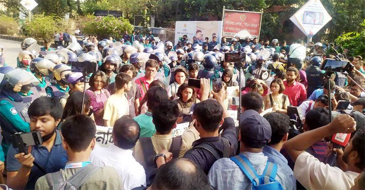 স্বরাষ্ট্র উপদেষ্টার পদত্যাগ চেয়ে ২৪ ঘণ্টার আলটিমেটাম