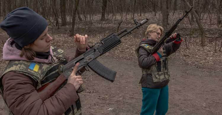 মার্কিন সহায়তা স্থগিত হওয়ায় কতটা বিপদে ইউক্রেন?