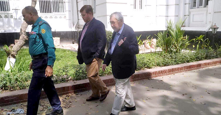 ট্রাইব্যুনাল পরিদর্শনে সাবেক ২ মার্কিন রাষ্ট্রদূত