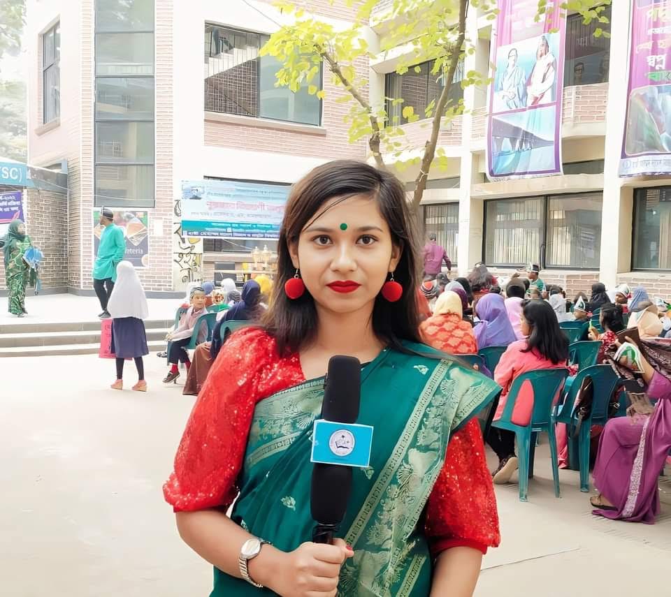 নারী সাংবাদিকতায় উদীয়মান রিয়া মোদকের গল্প