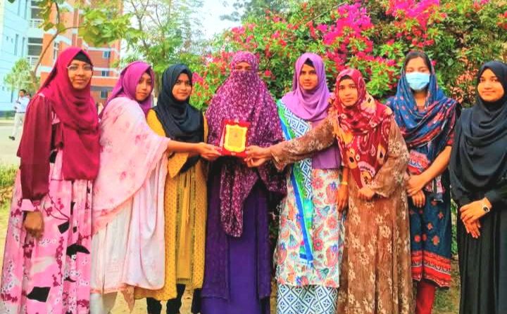 নারী দিবসে সম্মাননা দিল হাবিপ্রবি'র গ্রীন ভয়েস