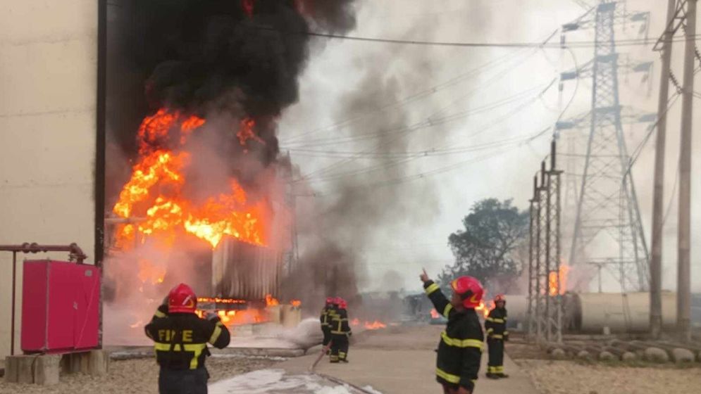 সাভারে পাওয়ার গ্রিডে আগুন, নিয়ন্ত্রণে ১০ ইউনিট