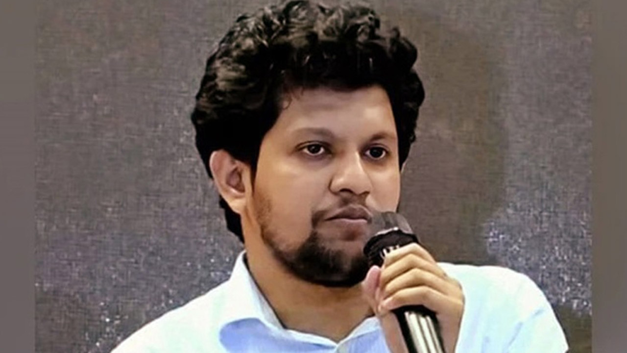 ‘শাপলা’ ‘শাহবাগ’ নিয়ে যা বললেন উপদেষ্টা মাহফুজ