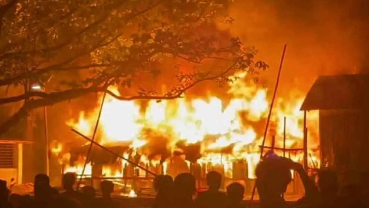 আমতলীতে মাজারে হামলা-আগুন,আহত ২০