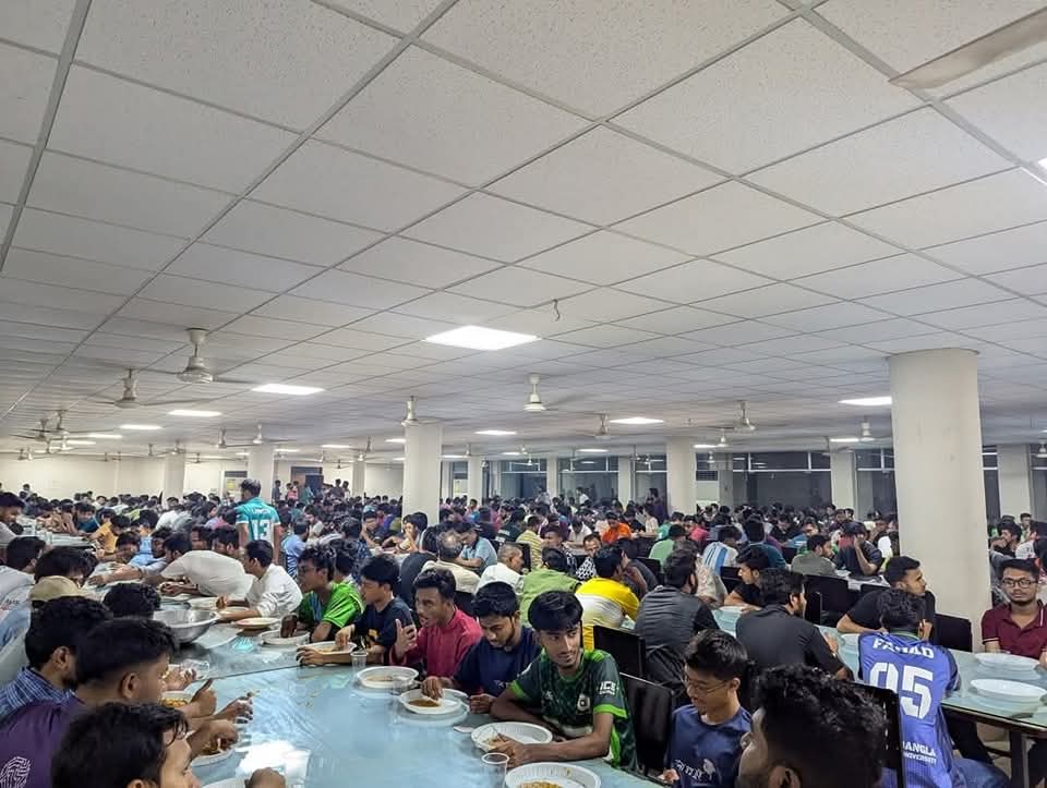 শেকৃবিতে ১৮০০ শিক্ষার্থীকে নিয়ে গণ সেহরি আয়োজন ছাত্রদলের