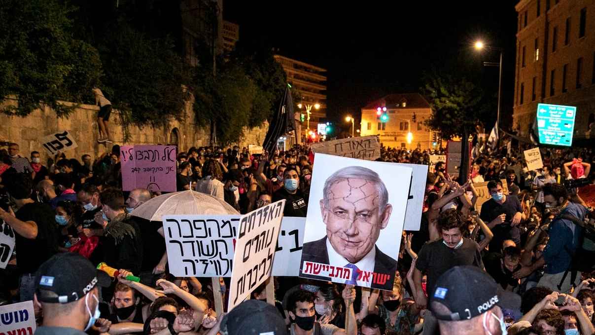 নেতানিয়াহুর বিরুদ্ধে বিক্ষোভে ফেটে পড়েছেন ইসরায়েলিরা