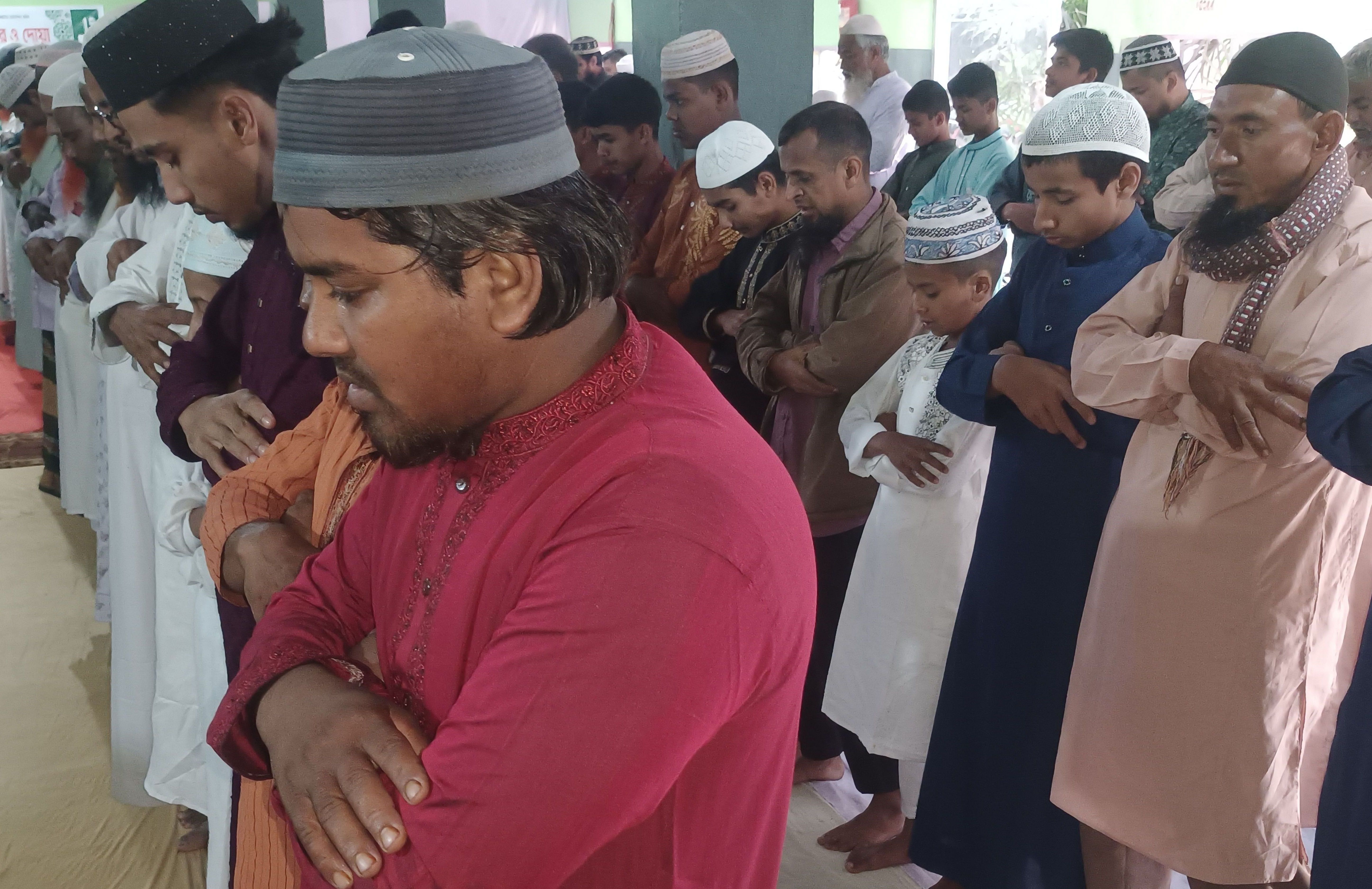 দিনাজপুরে ৬ উপজেলায় ঈদুল ফিতরের নামাজ অনুষ্ঠিত