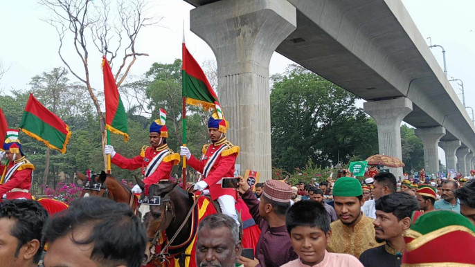 ঢাকায় ঈদুল ফিতরের প্রথম আনন্দ মিছিলে হাজারো মানুষের অংশগ্রহণ