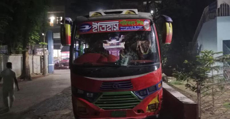 সাভারে চলন্ত বাসে ফের ডাকাতি, স্বর্ণালঙ্কারসহ মালামাল লুটপাট