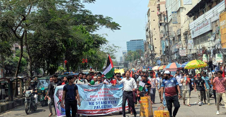 ইসরায়েলের গণহত্যার প্রতিবাদে সায়েন্সল্যাবে বিক্ষোভ মিছিল