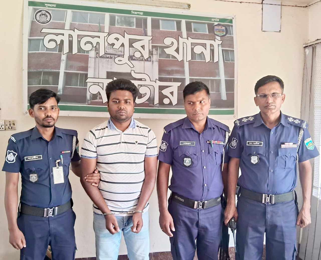 লালপুর থানা থেকে ছিনিয়ে নিয়েও শেষ রক্ষা হলো না ছাত্রদল নেতার, গ্রেপ্তার ৪