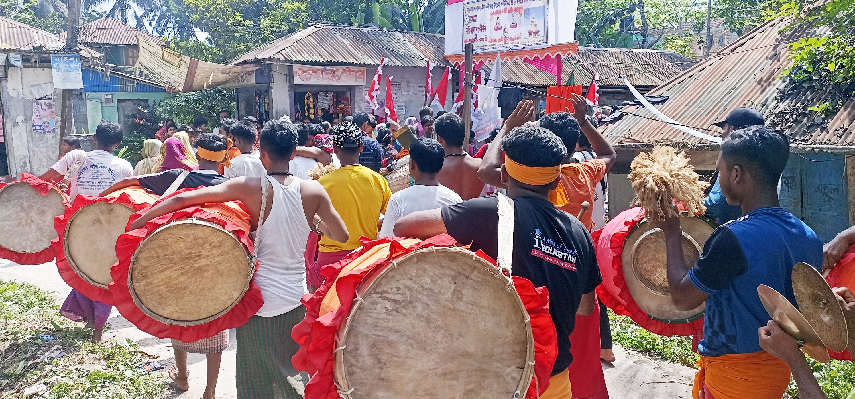মোরেলগঞ্জে বারুনী স্নান ঘিরে হরিমন্দিরে   মতুয়া ভক্তদের মিলন মেলা