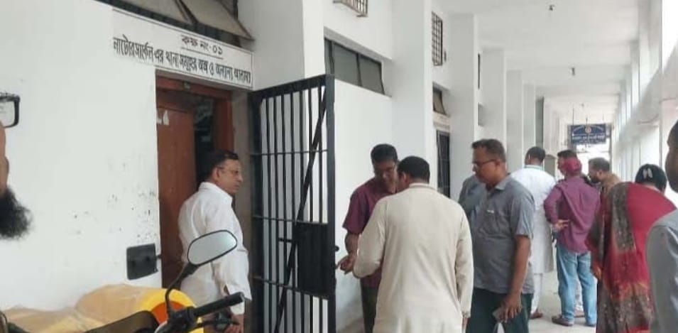 নাটোর কোর্ট পুলিশের মালখানায় দুর্ধর্ষ চুরি, জিজ্ঞাসাবাদের জন্য আটক ৪