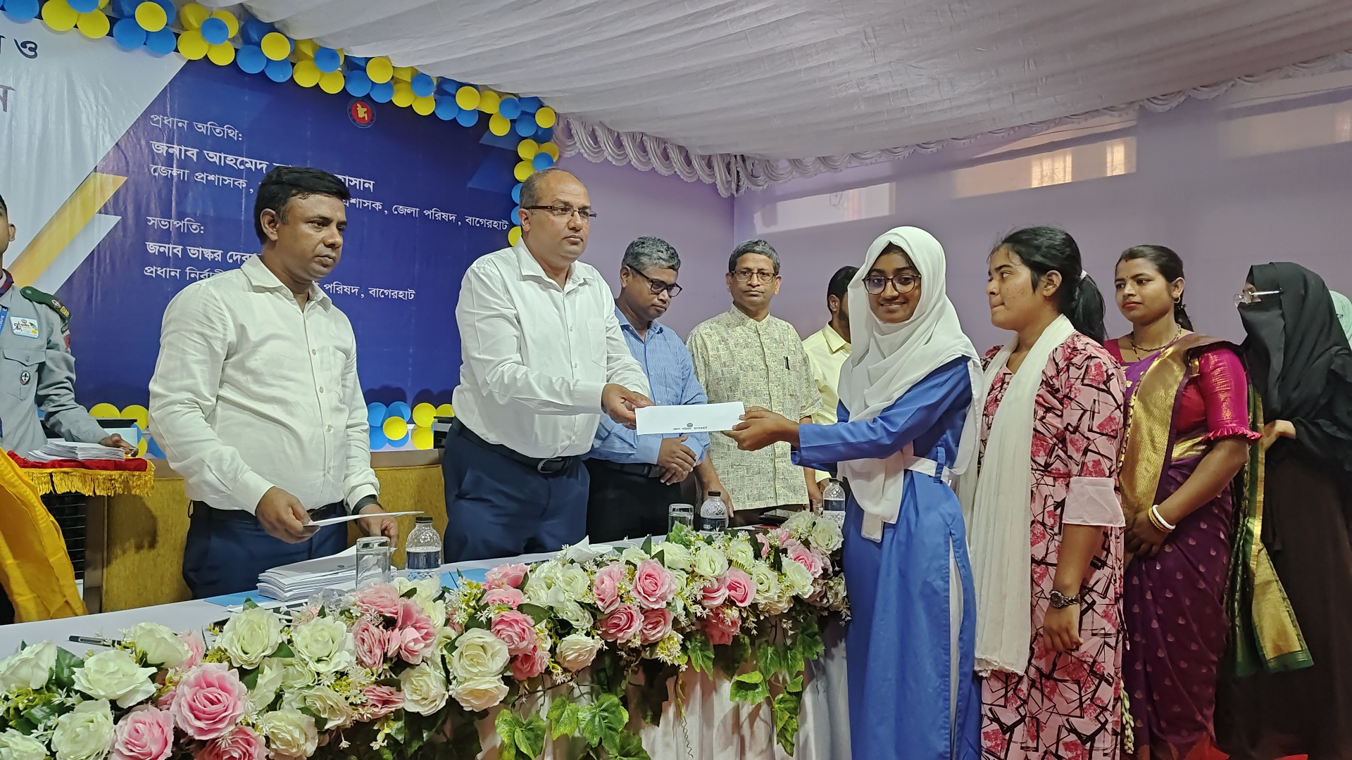 বাগেরহাটে কৃতি শিক্ষার্থীদের সংবর্ধনা ও বৃত্তি প্রদান