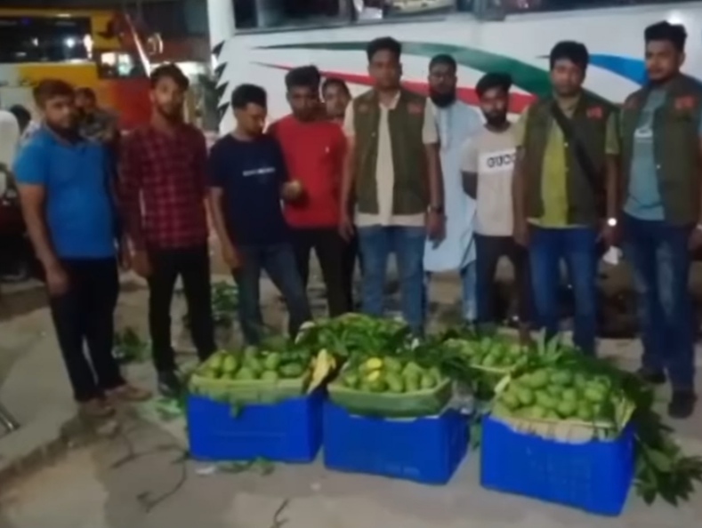 সাতক্ষীরায় পরিবহন থেকে কেমিক্যাল মিশ্রিত অপরিপক্ব পাঁচ মন আম জব্দ