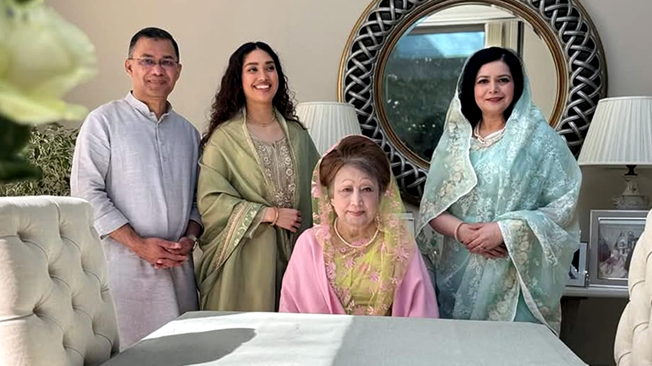 ৫ মে দেশে ফিরছেন খালেদা জিয়া, সঙ্গে থাকবেন দুই পুত্রবধূ
