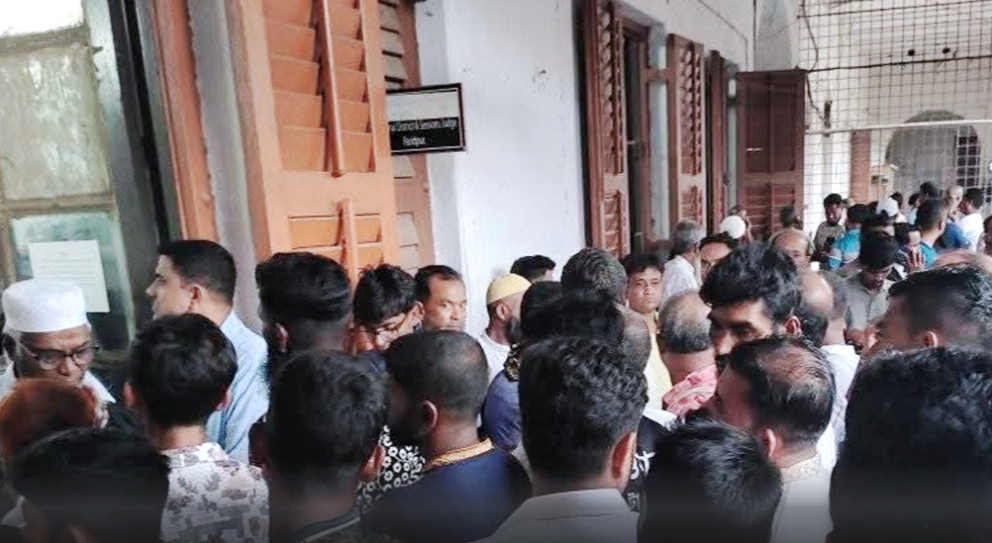 ফরিদপুরে শামা ওবায়েদের গাড়িবহরে হামলা: ১৯ আ.লীগ নেতাকর্মী কারাগারে