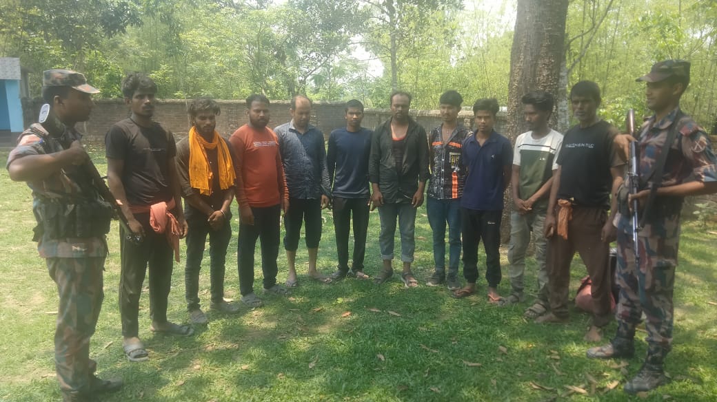 ভারত থেকে অনুপ্রবেশ, হরিপুরে বিজিবির হাতে আটক ১০