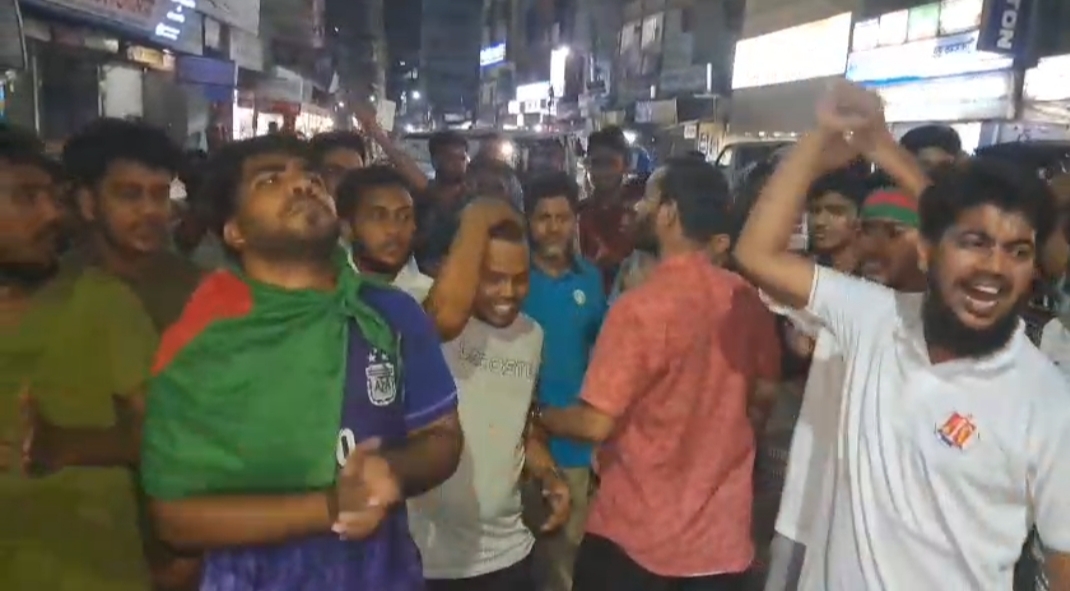 আওয়ামী লীগের কার্যক্রম নিষিদ্ধ করায় ফরিদপুরে আনন্দ মিছিল