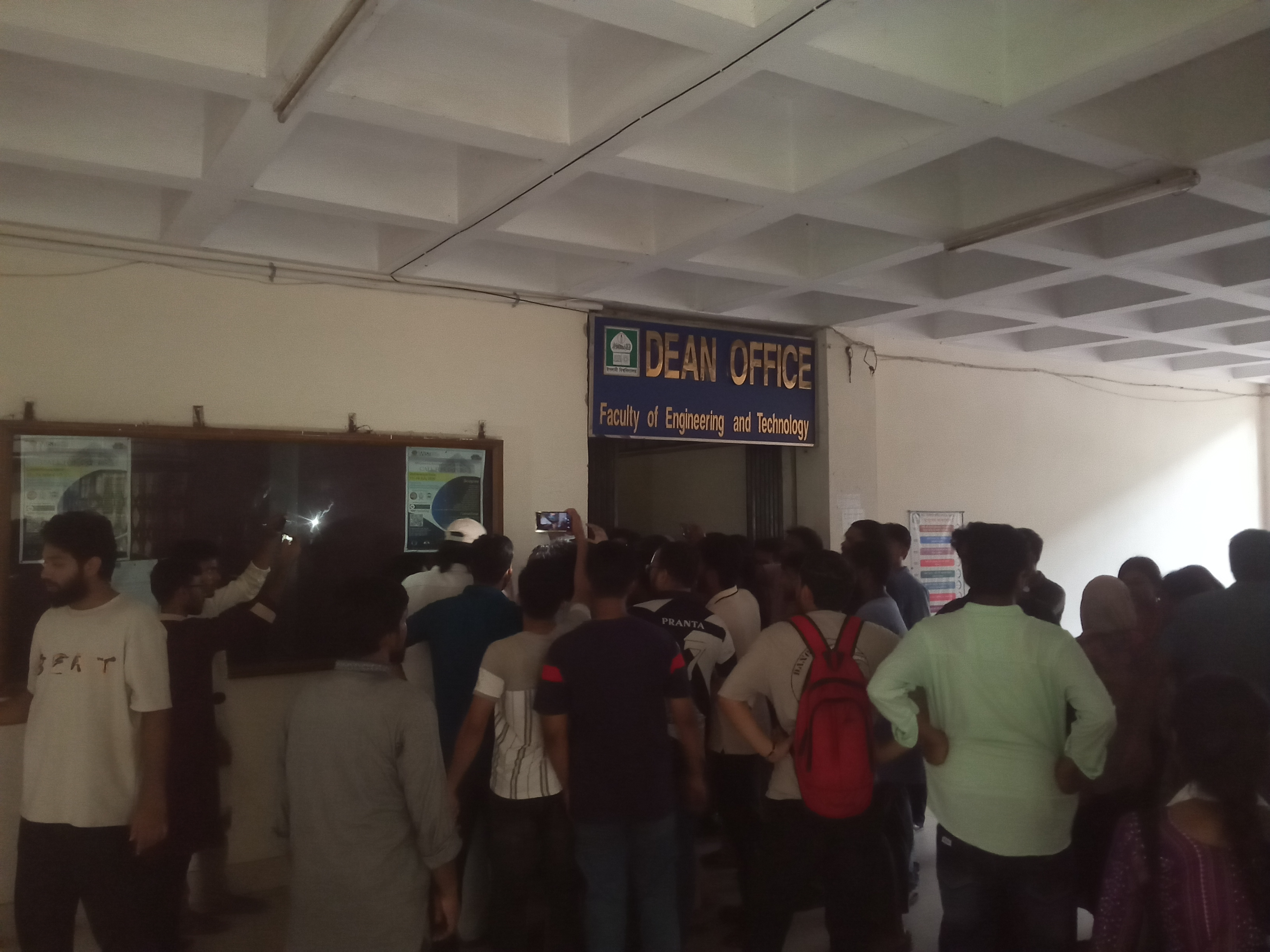 সমকামী অভিযুক্ত সেই শিক্ষক হাফিজের স্থায়ী বহিষ্কারের দাবিতে আবারও উত্তাল ইবি
