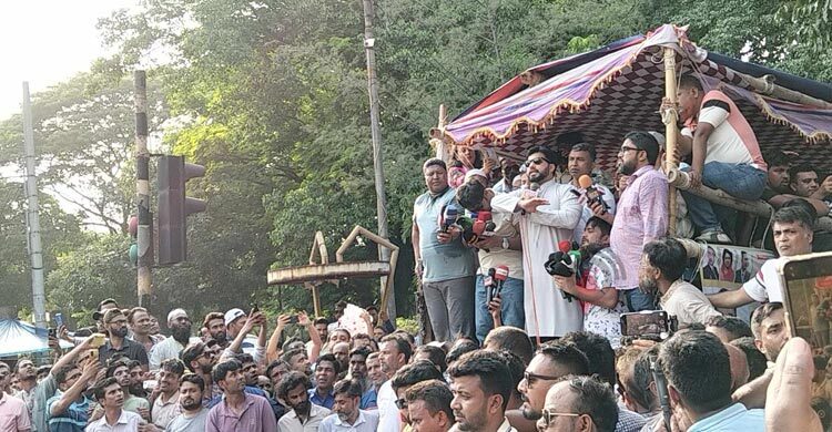 আন্দোলন স্থগিত: এবার সরকারকে ৪৮ ঘণ্টার আলটিমেটাম দিলেন ইশরাক