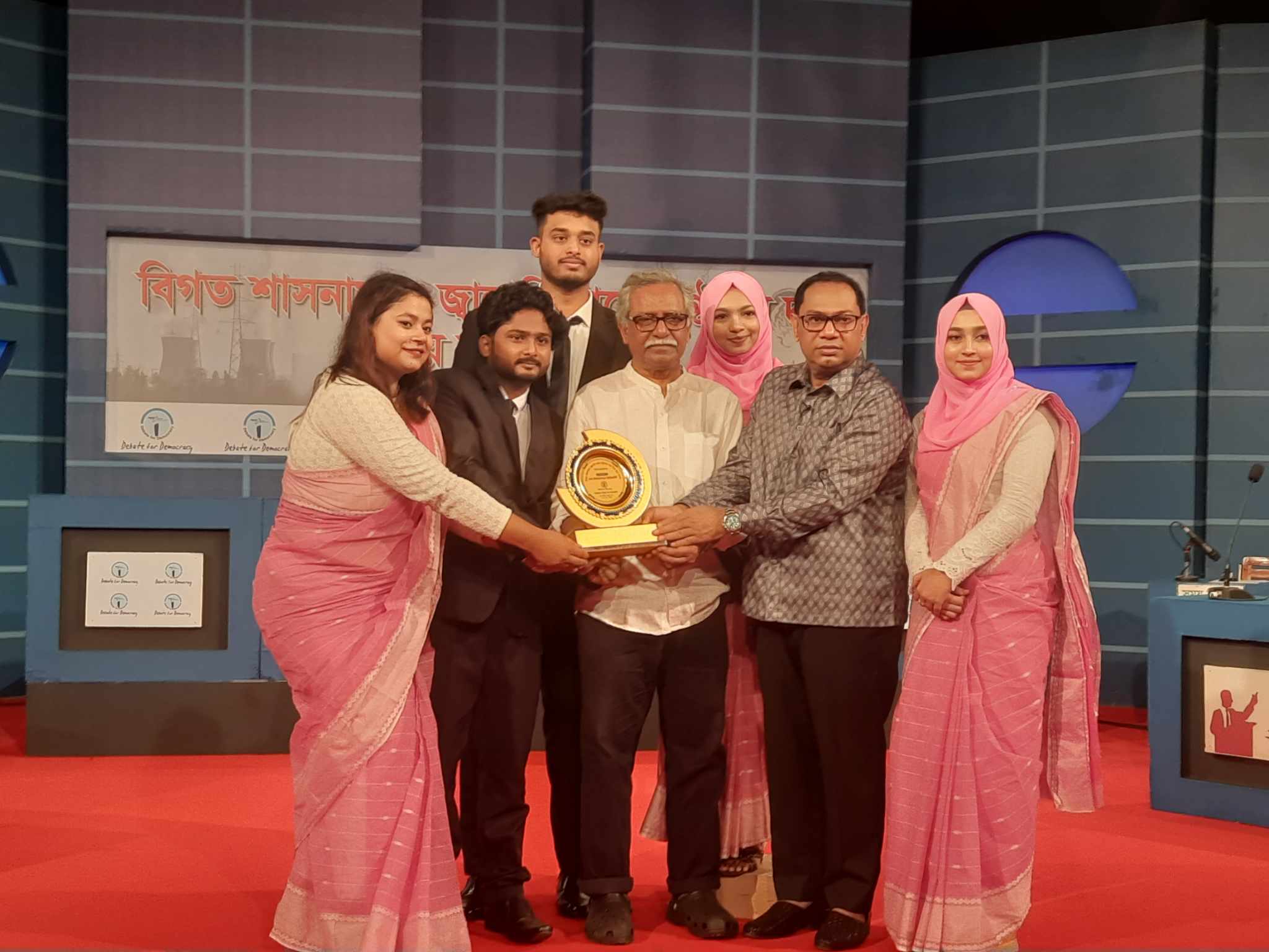 বুটেক্সকে হারিয়ে ডিবেট ফর ডেমোক্রেসি’র বিতর্কে চ্যাম্পিয়ন ডিআইইউ
