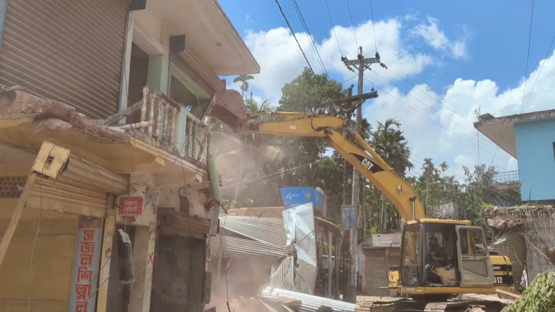 বহুতল ভবনসহ লক্ষ্মীপুরে ২১ অবৈধ স্থাপনা উচ্ছেদ