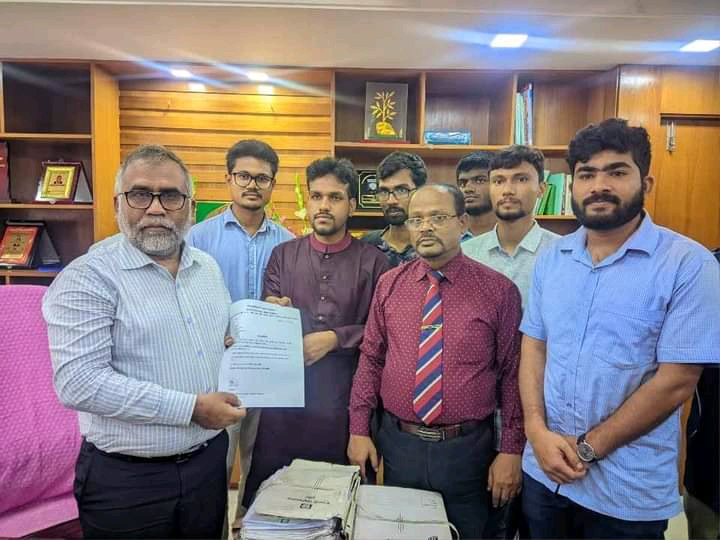 ভর্তিতে কোটা বাতিলের দাবিতে ইবি উপাচার্যের কাছে স্মারকলিপি