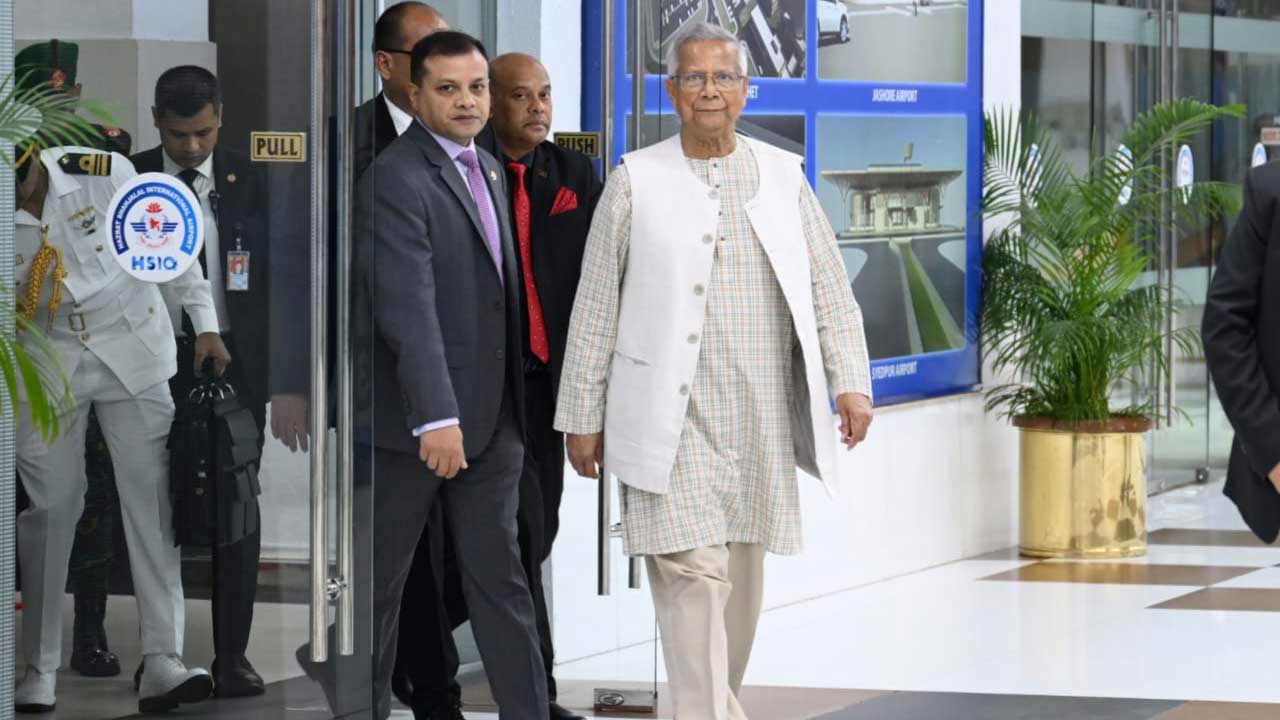 নির্ধারিত সময়ের ২৫ মিনিট আগে টোকিওতে পৌঁছলেন প্রধান উপদেষ্টা