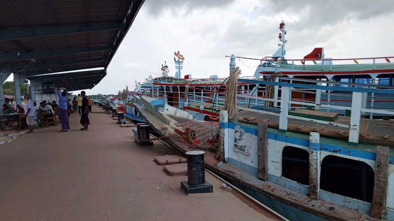 নিম্নচাপে উত্তাল পদ্মা, দৌলতদিয়া-পাটুরিয়া নৌরুটে লঞ্চ চলাচল বন্ধ