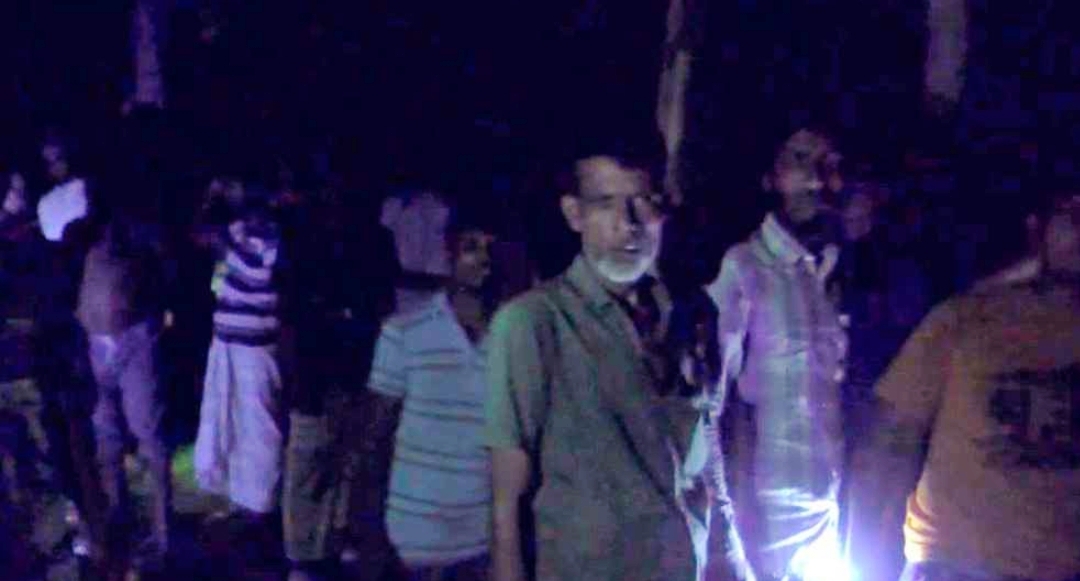 কুড়িগ্রাম সীমান্তে বিএসএফের পুশ-ইন প্রতিরোধে মানবপ্রাচীর