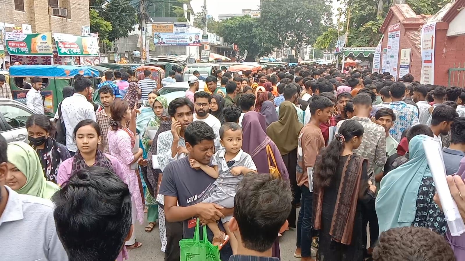 ৮ বছর পর জাতীয় বিশ্ববিদ্যালয়ের ভর্তি পরীক্ষা অনুষ্ঠিত
