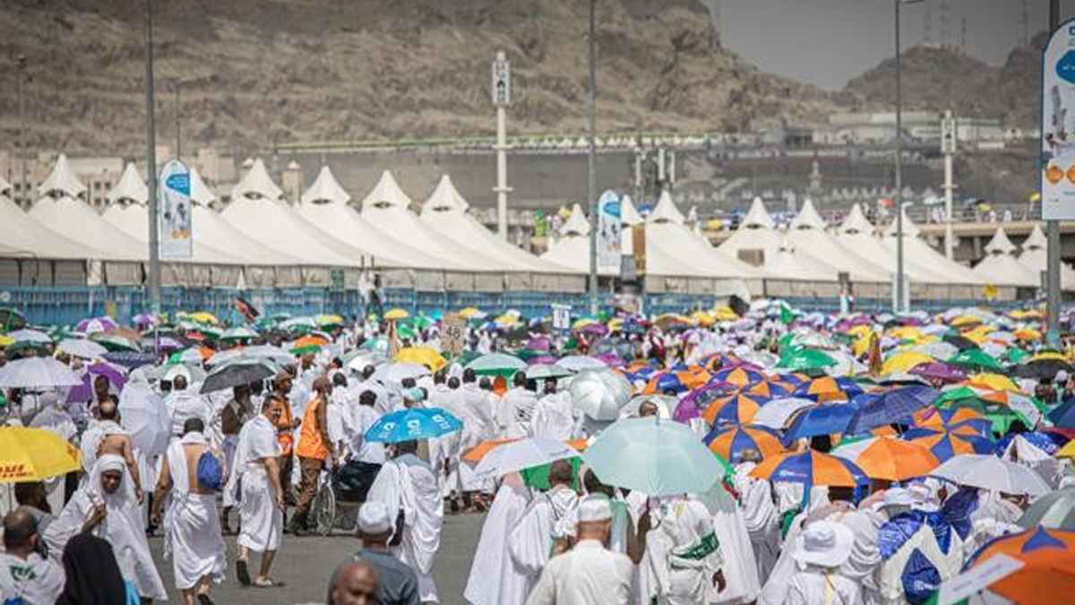 মিনায় হাজিরার মধ্যে দিয়ে হজের আনুষ্ঠানিকতা শুরু