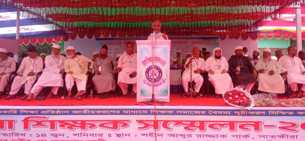 'শিক্ষকদের প্রশিক্ষণ দিয়ে দেশের উপকারে আসে সেরকম মানব সম্পদে গড়ে তুলে হবে'