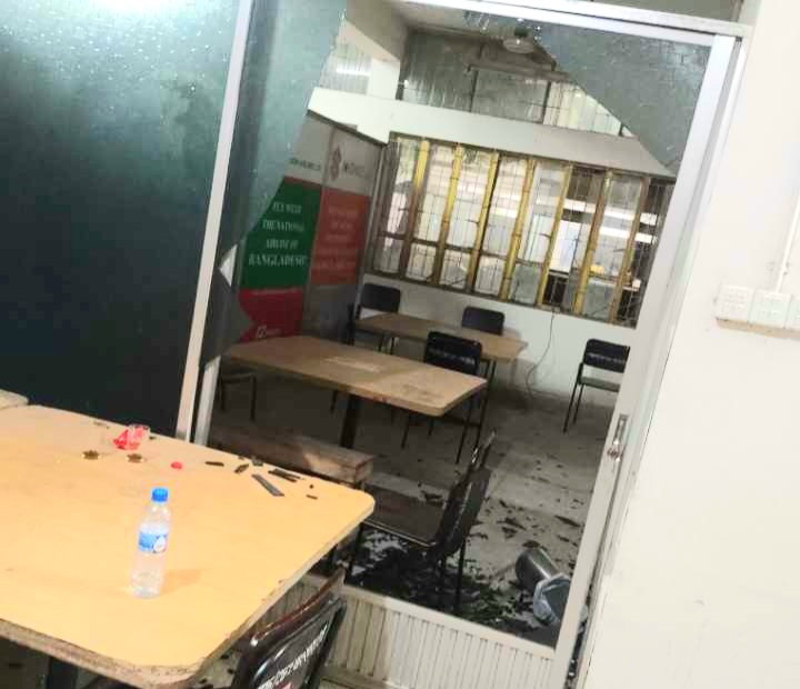 ছাত্রদল কর্মীর নেতৃত্বে হাবিপ্রবিসাসের অফিসরুম ভাঙচুর