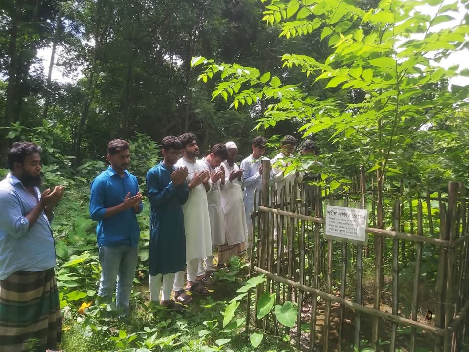 শহীদ সাব্বিরের কবর জিয়ারত করলেন ইবি বৈবিছাআর নেতৃবৃন্দ