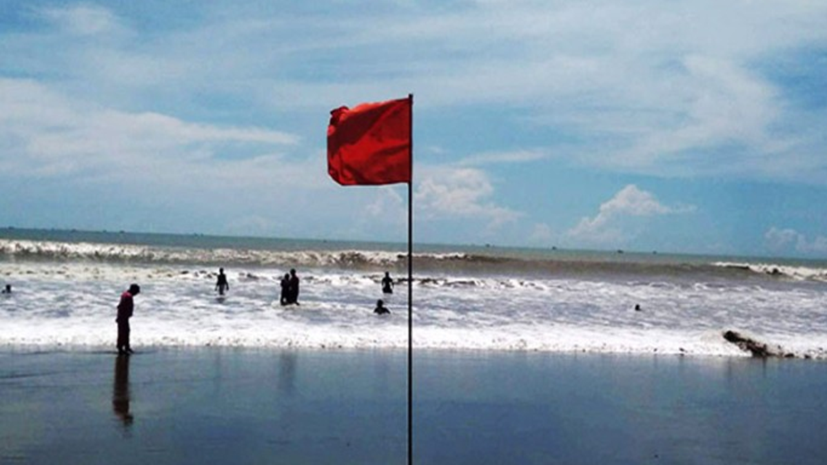 ৪ সমুদ্রবন্দরে ৩ নম্বর সতর্কতা জারি