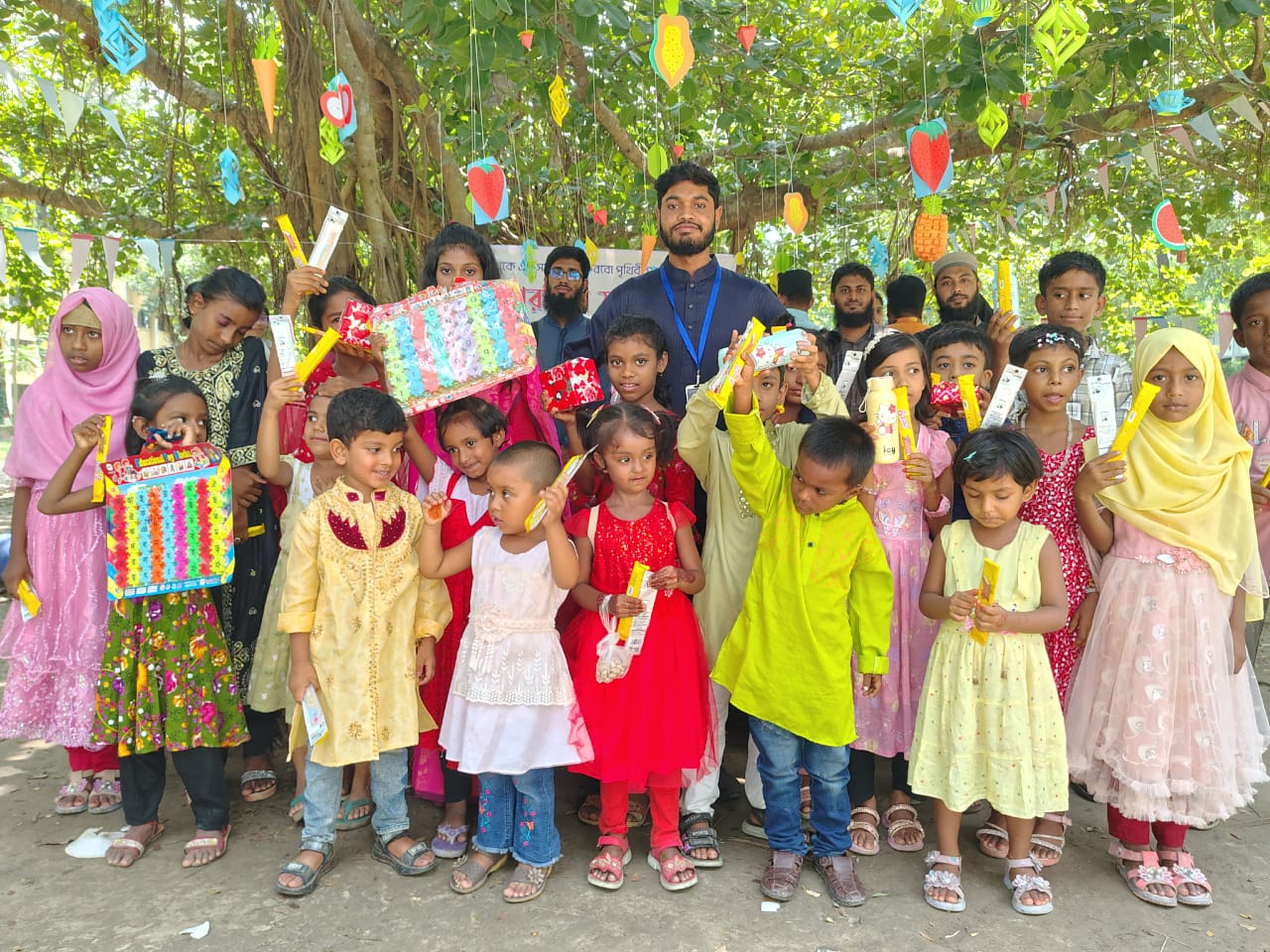 সুবিধাবঞ্চিত শিশুদের নিয়ে ইবি সিআরসির ফল উৎসব
