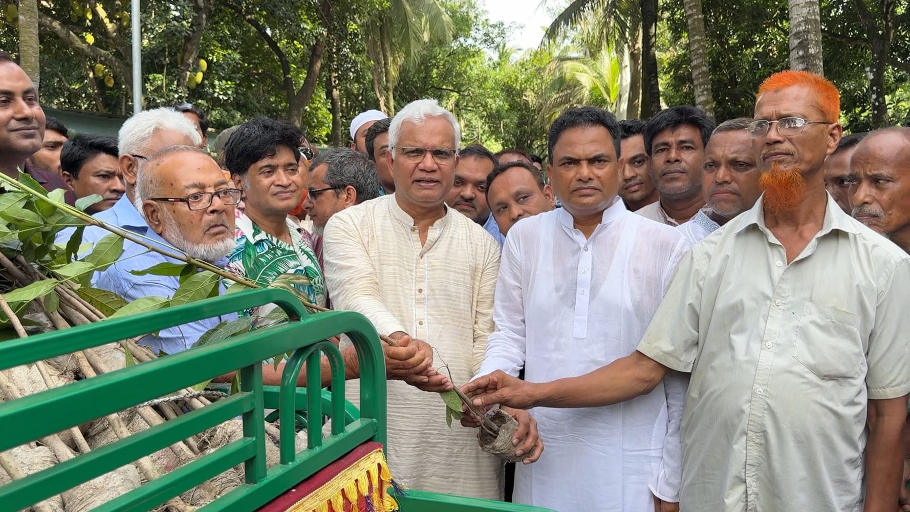 রক্ত দিয়েছে স্থানীয় নির্বাচনের জন্য নয়: দিনাজপুরের ডা. জাহিদ