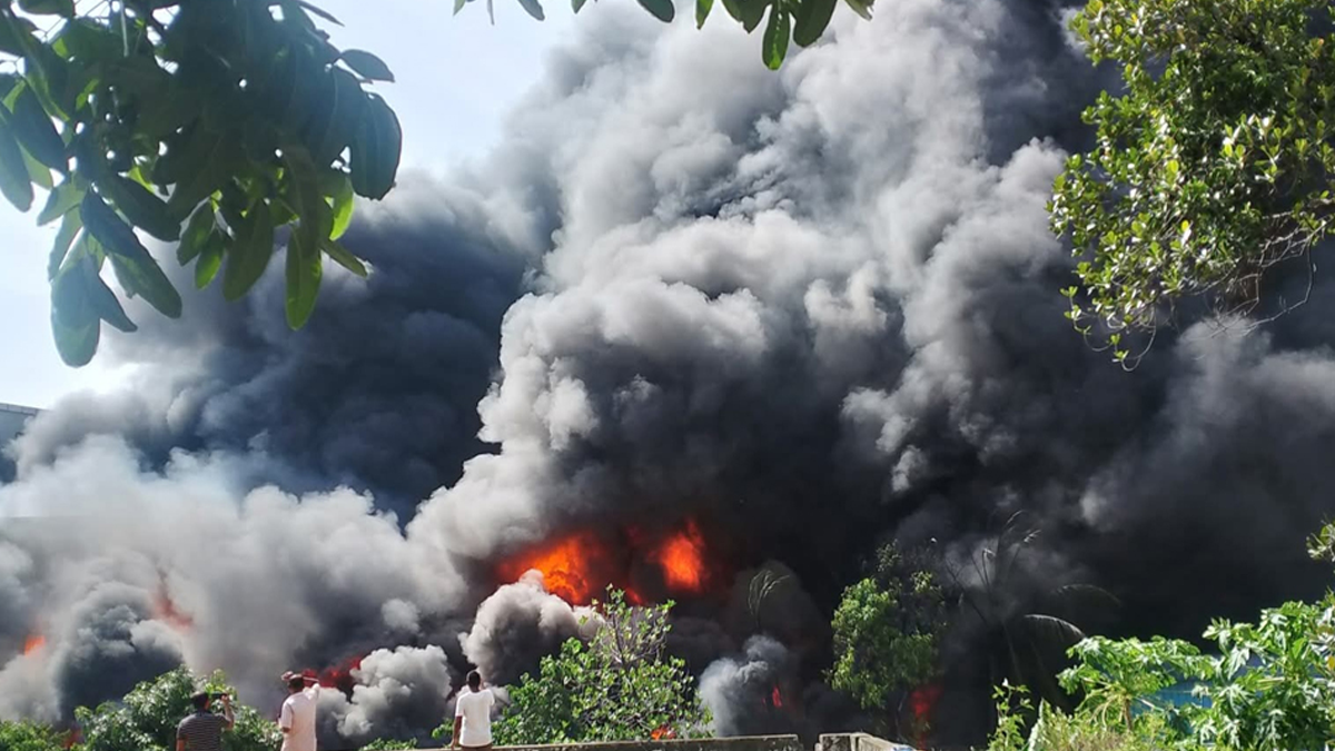 চট্টগ্রামে কর্ণফুলী ইপিজেডে কারখানায় আগুন, নিয়ন্ত্রণে ৮ ইউনিট