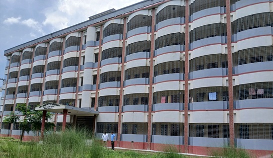 পীরগঞ্জ সরকারি কলেজ ছাত্রী নিবাসে নিরাপত্তার অভাব, থাকতে চাচ্ছে না ছাত্রীরা