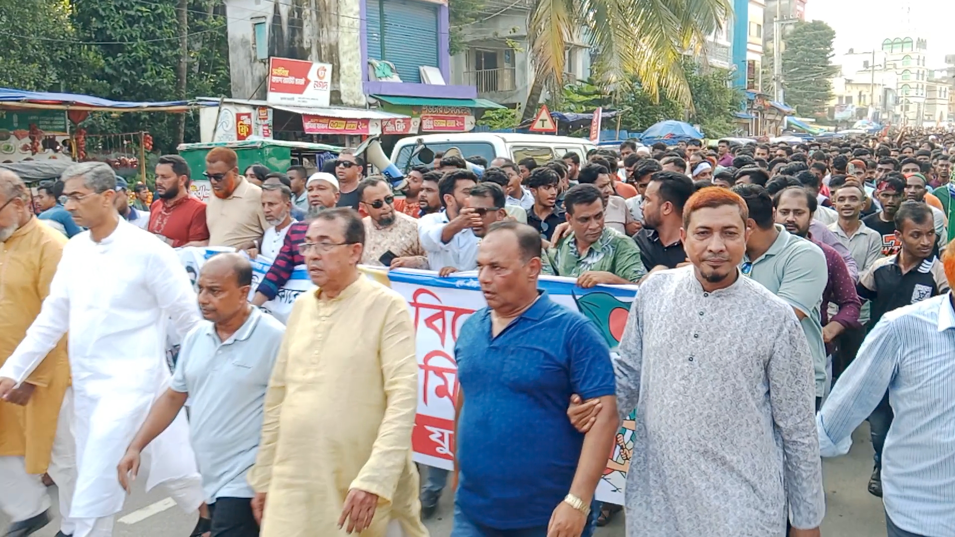 ইস্পাত কঠিন ঐক্য ছাড়া কেউ নিরাপদ থাকতে পারবে না, ঐক্যের ডাক দিলেন এ্যানি