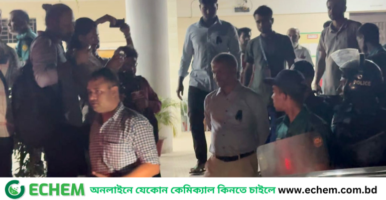 ৯ ঘণ্টা অবরুদ্ধ থাকার পর মাইলস্টোন ছাড়তে পারলেন দুই উপদেষ্টা-প্রেস সচিব