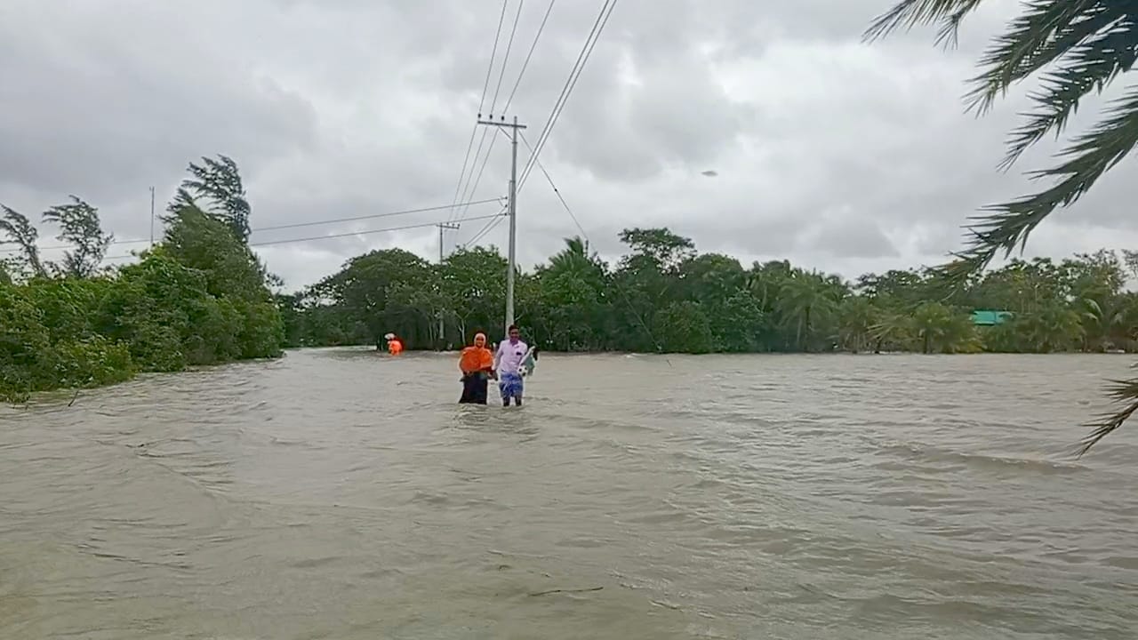 নোয়াখালীর নিম্নাঞ্চল প্লাবিত, ভাঙনের মুখে শতাধিক বাড়িঘর