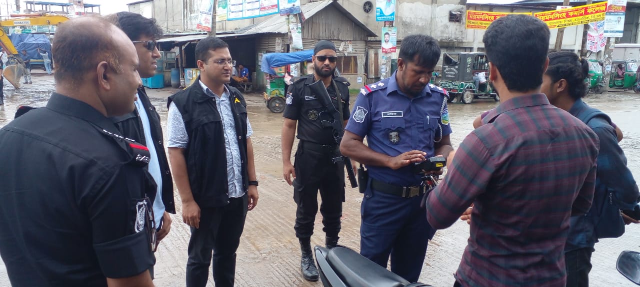 জামালপুরে র‌্যাব-পুলিশের চেকপোস্টে লাখ টাকা জরিমানা