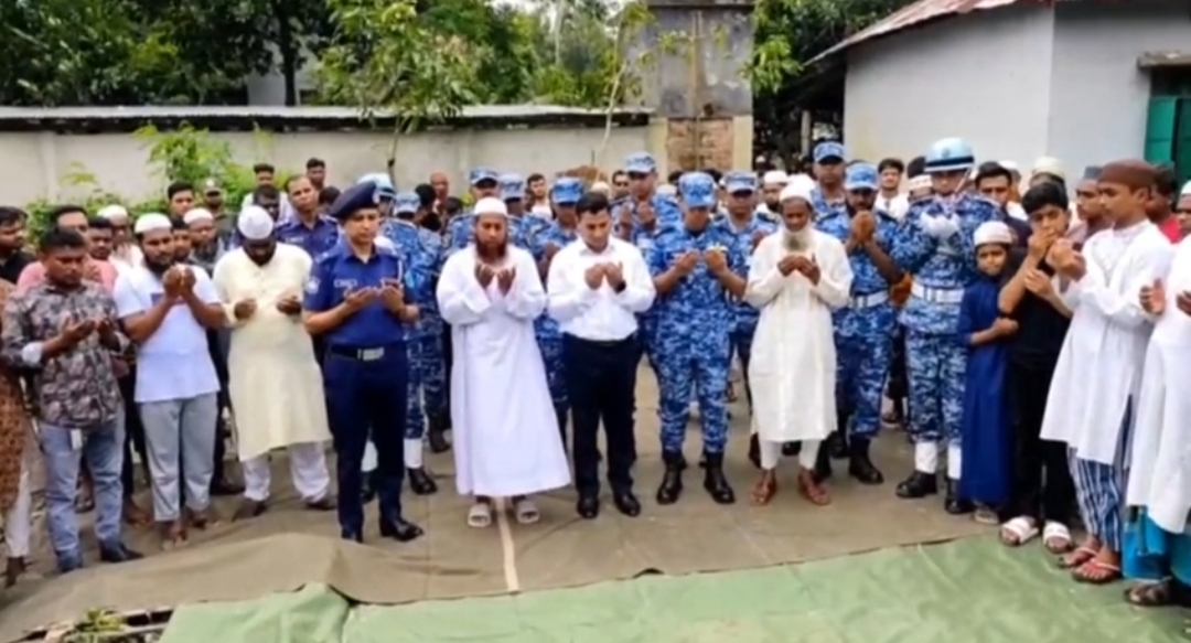 ফরিদপুরে শিক্ষার্থী রাইসার কবরে বিমান বাহিনীর শ্রদ্ধা